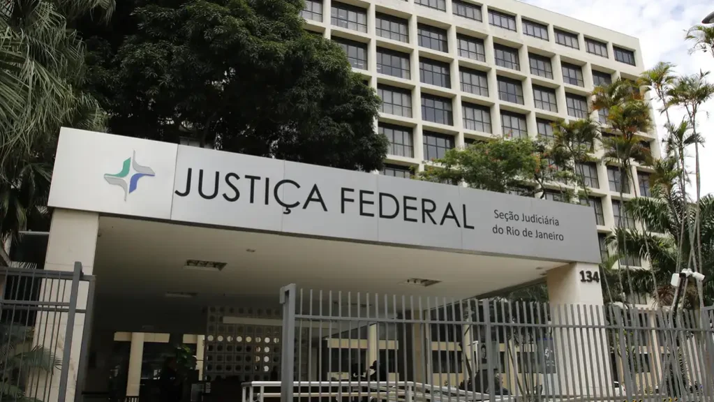 vacina da covid: maioria dos juízes federais brasileiros confia e concorda com passaporte vacinal