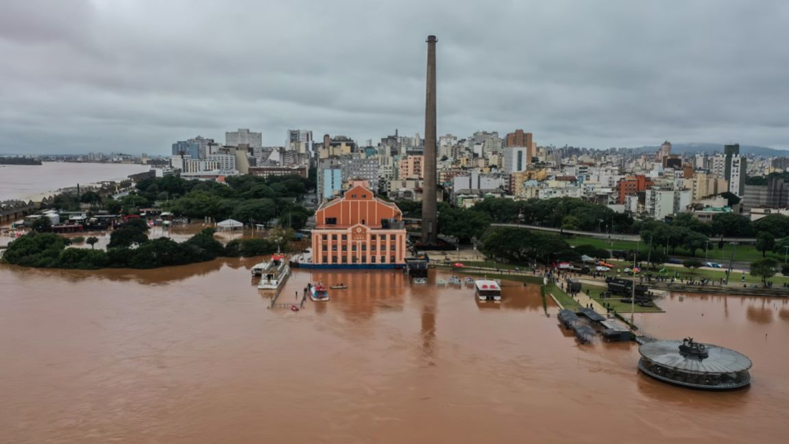 Rio Guaíba, após forte chuva em Porto Alegre Porto Alegre, 03/05/2024, Rio Guaíba, usina do gasômetro, em Porto Alegre após chuva intensa. Foto: Gilvan Rocha/Agência Brasil