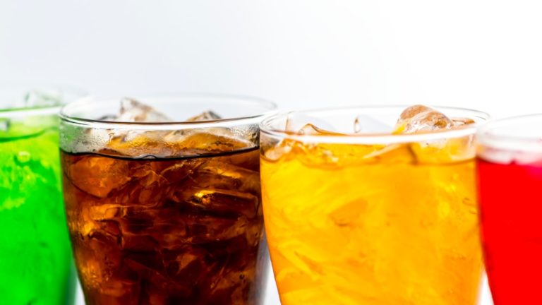 Imposto de 30% sobre bedidas como refrigerantes e isotônicos traria uma diminuição de até 9% na prevalência da obesidade em dez anos