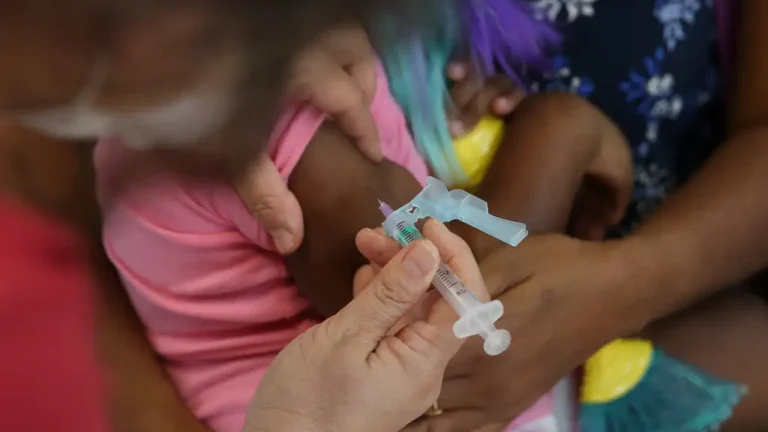 vac_abr0104232153 vacinação infantil: crianças pretas são mais prejudicadas por atrasos