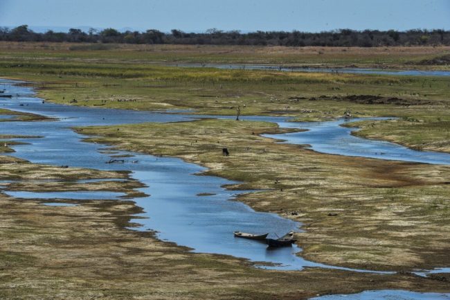 Seca no Rio São Francisco traz alerta para gestão da água centralizada, que prioriza atividades como indústria e irrigação
