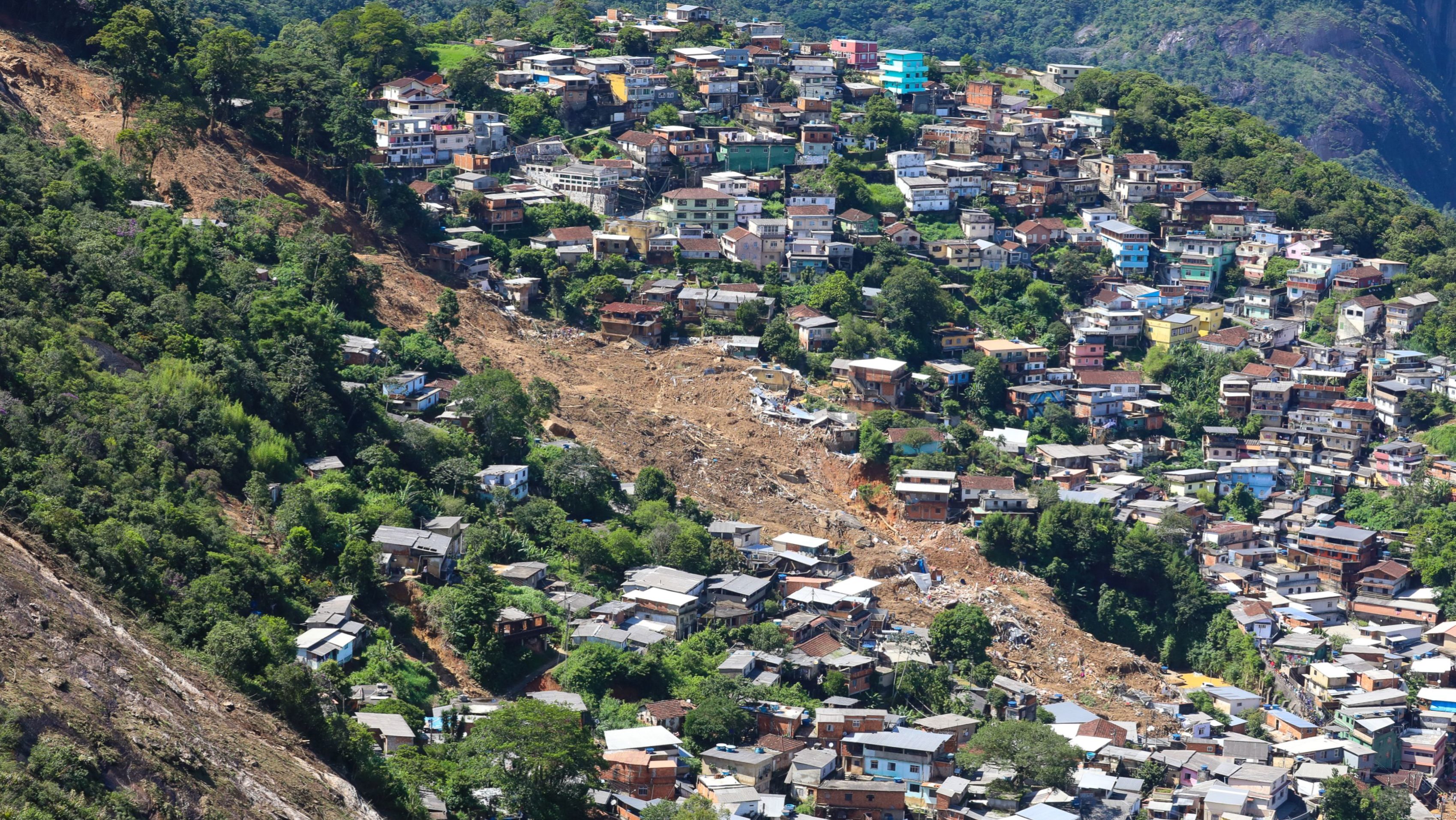 (Petrópolis - RJ, 18/02/2022) Presidente da República Jair Bolsonaro, durante sobrevoo e reunião de trabalho sobre medidas emergenciais do Governo Federal para a cidade de Petrópolis. Desastre em Petrópolis no ano de 2022 visto em sobrevoo de helicóptero