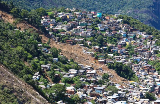 (Petrópolis - RJ, 18/02/2022) Presidente da República Jair Bolsonaro, durante sobrevoo e reunião de trabalho sobre medidas emergenciais do Governo Federal para a cidade de Petrópolis. Desastre em Petrópolis no ano de 2022 visto em sobrevoo de helicóptero