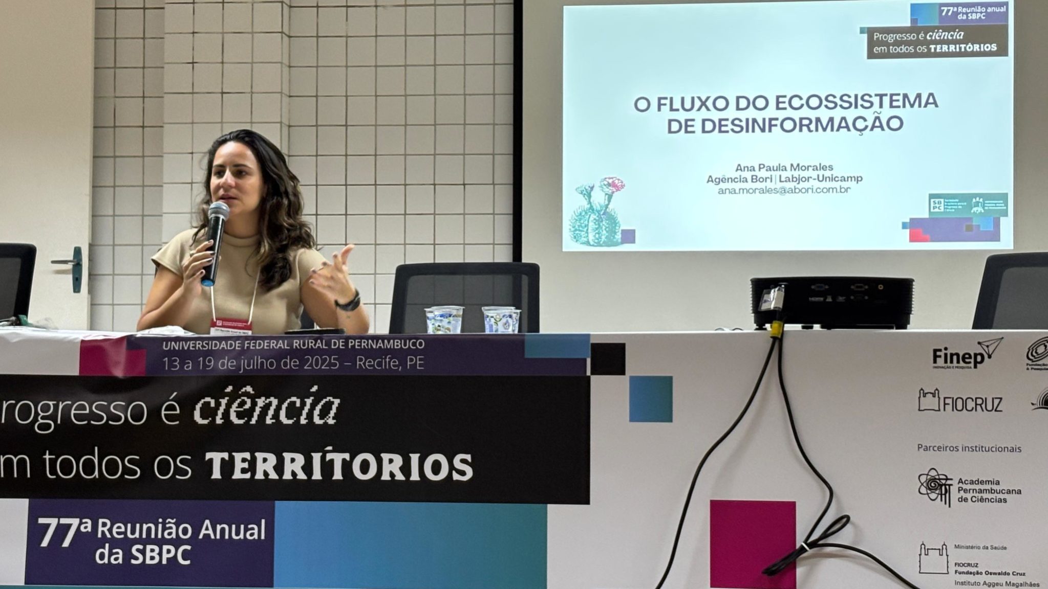 Ana Paula Morales, cofundadora da Bori, participa de mesa sobre desinformação na 77 Reunião Anual da SBPC em Recife, em julho de 2025
