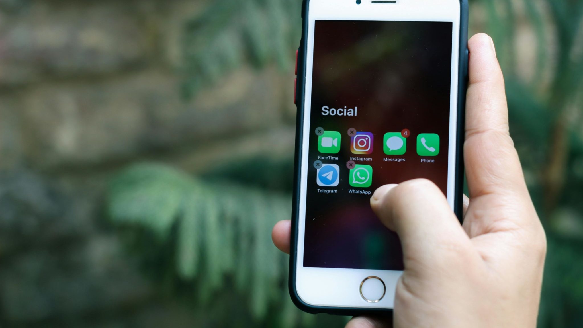 Tela de celular mostram apps de comunicação Tela de celular mostram apps de comunicação