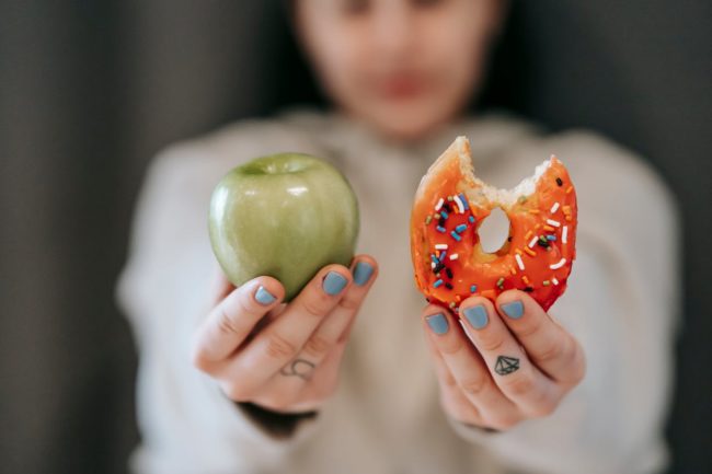 Mulheres lésbicas e bissexuais apresentaram maior probabilidade de consumo de álcool e doces em comparação com heterossexuais